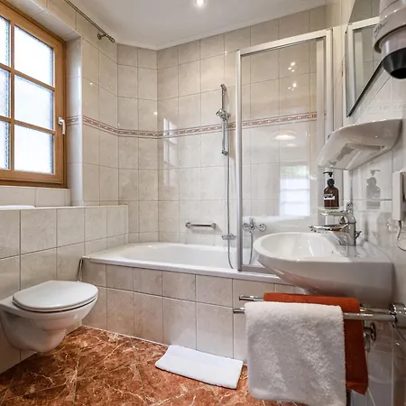 Апартаменты Birgit - Inklusive Eintritt Alpentherme Бад Хофгаштайн